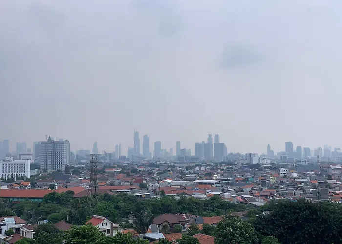 Cozy Living 2Br Green Pramuka City Apartment Next To Mall By Travelio